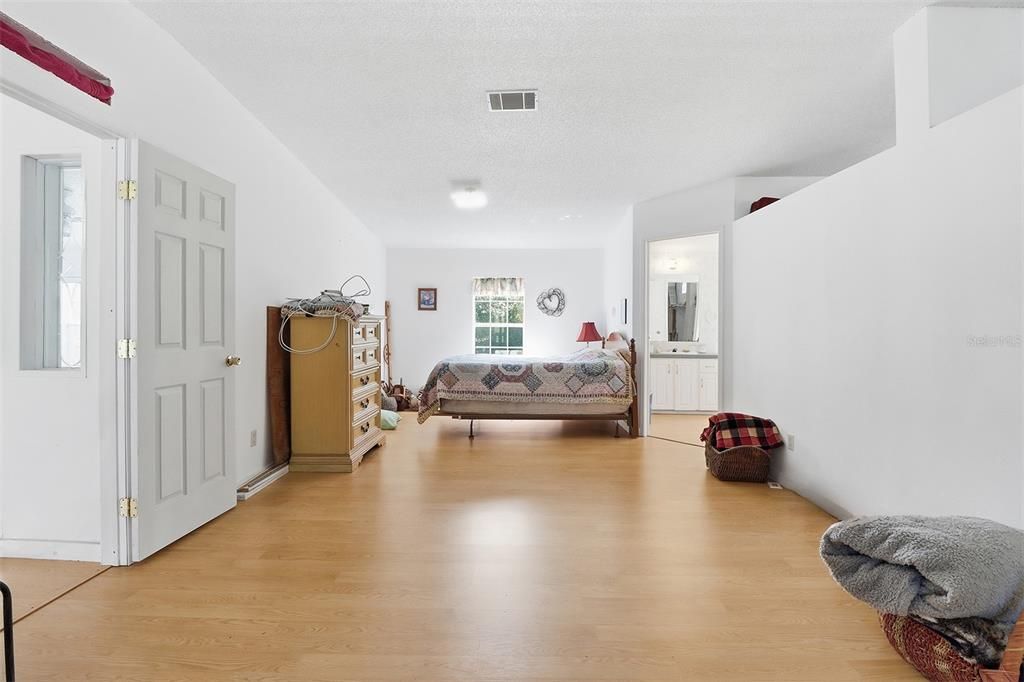 Active With Contract: $295,000 (3 beds, 3 baths, 2108 Square Feet)