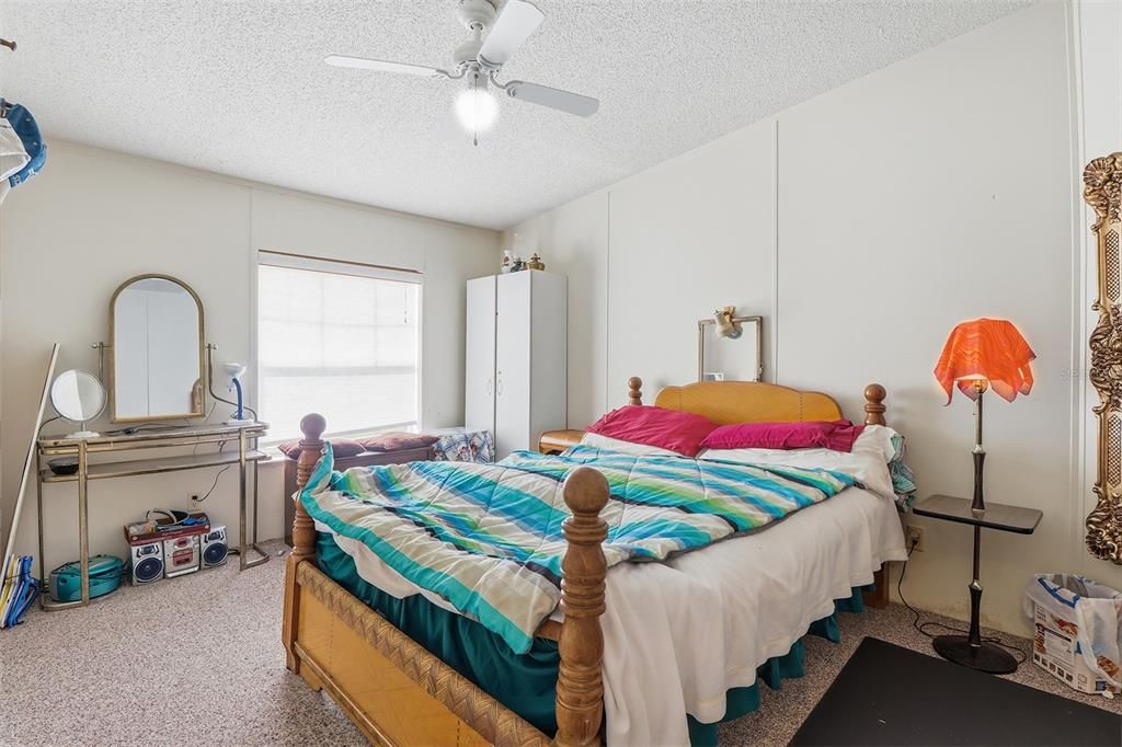 Active With Contract: $295,000 (3 beds, 3 baths, 2108 Square Feet)