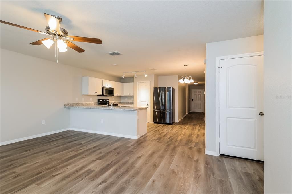 For Rent: $1,725 (4 beds, 2 baths, 1414 Square Feet)