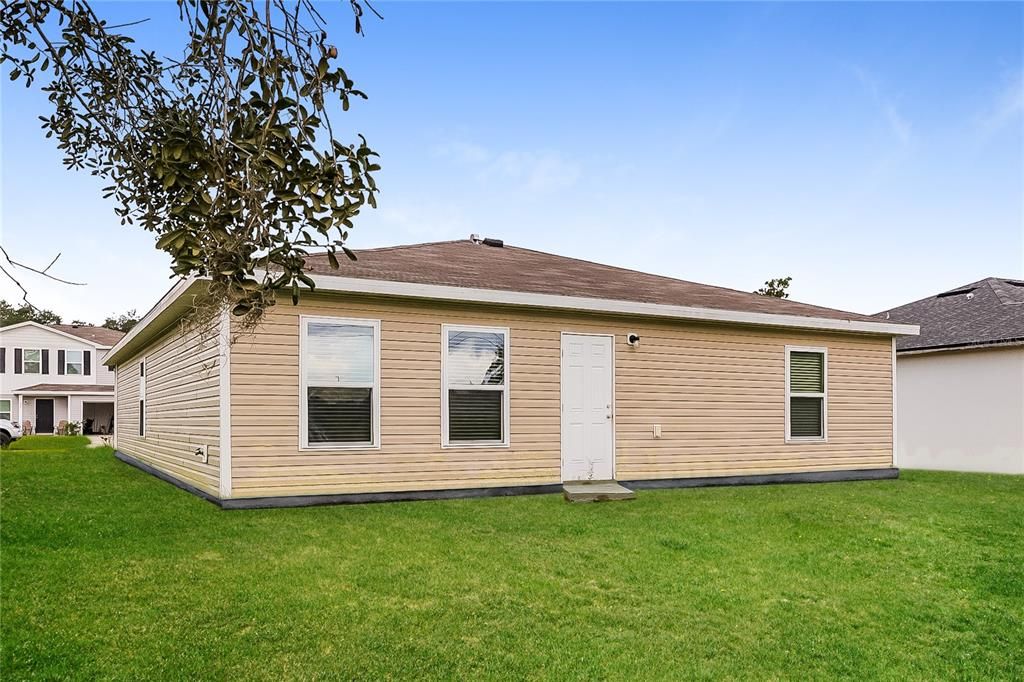 For Rent: $1,725 (4 beds, 2 baths, 1414 Square Feet)