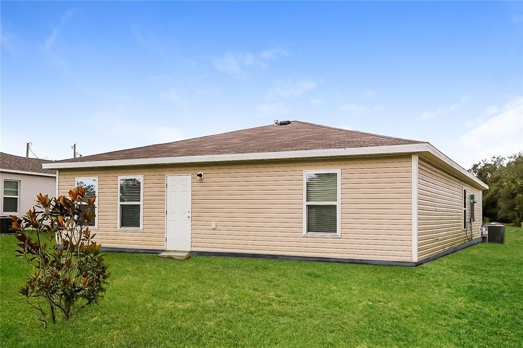 For Rent: $1,725 (4 beds, 2 baths, 1414 Square Feet)