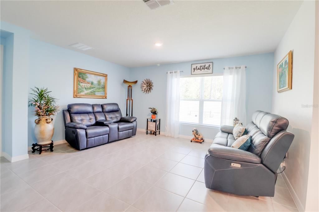 For Sale: $312,000 (4 beds, 2 baths, 1828 Square Feet)