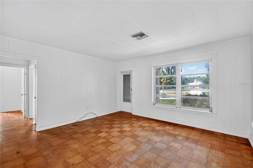 For Sale: $224,900 (3 beds, 2 baths, 1550 Square Feet)