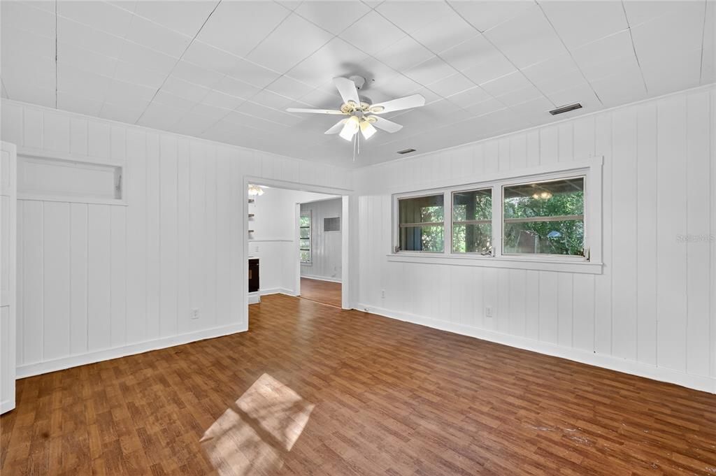 For Sale: $224,900 (3 beds, 2 baths, 1550 Square Feet)