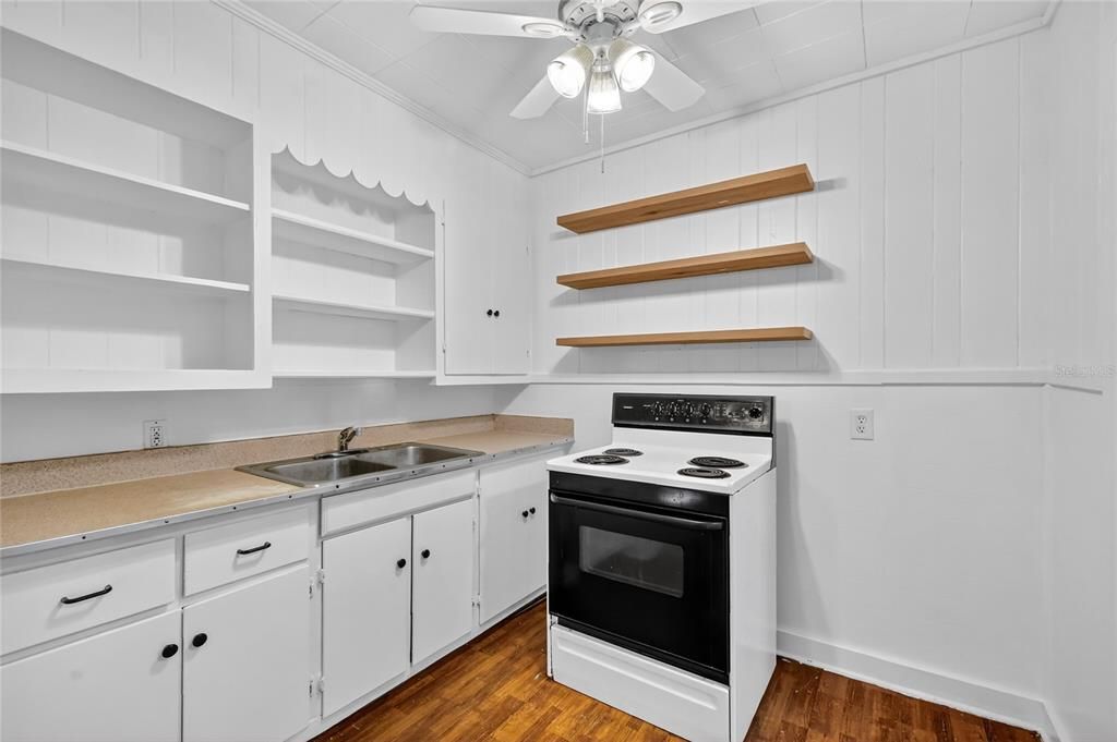 For Sale: $224,900 (3 beds, 2 baths, 1550 Square Feet)