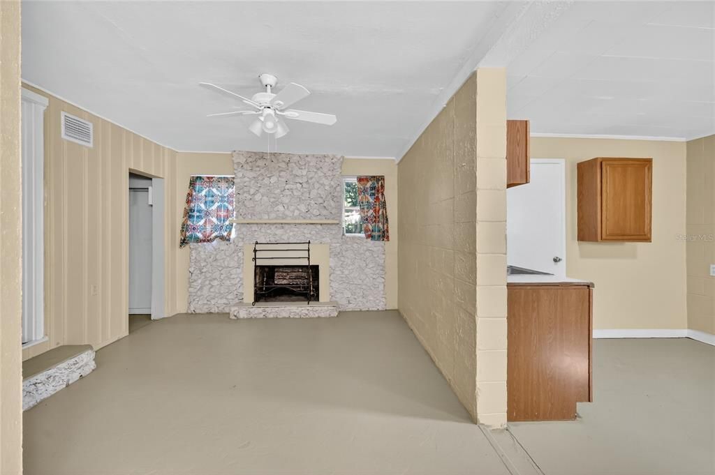 For Sale: $224,900 (3 beds, 2 baths, 1550 Square Feet)