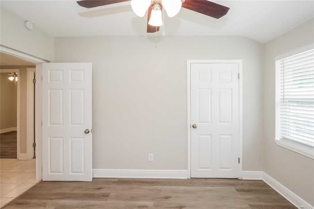 合同活跃: $1,935 (3 贝兹, 1 浴室, 1302 平方英尺)