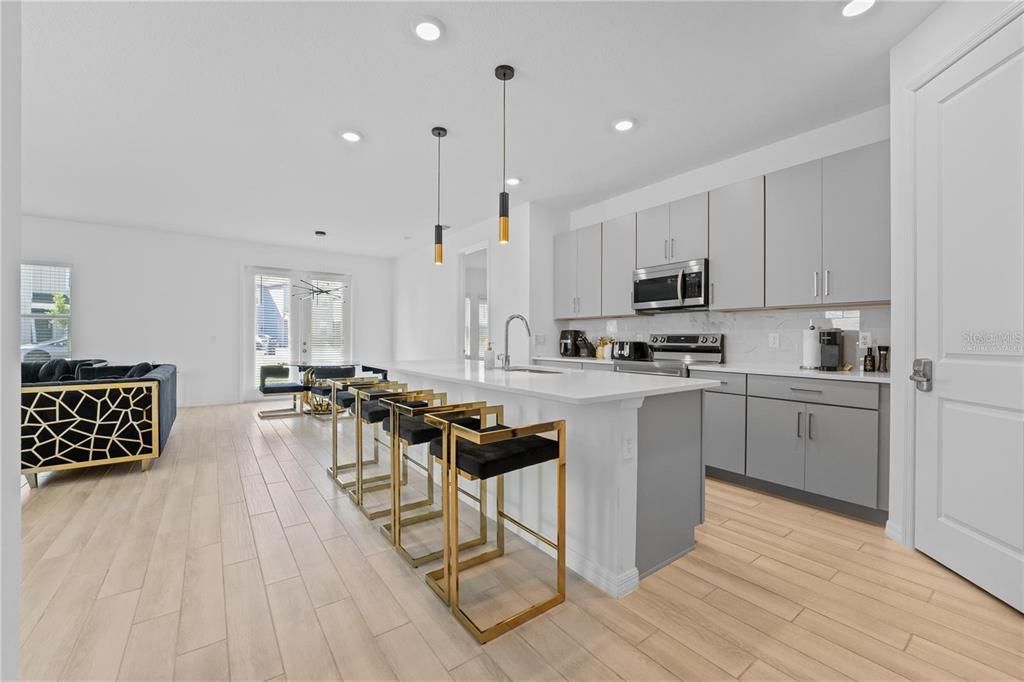 待售: $450,000 (4 贝兹, 2 浴室, 1910 平方英尺)