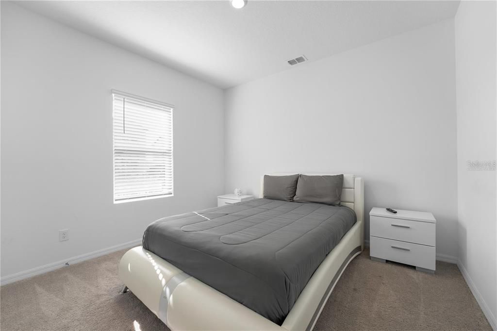 待售: $450,000 (4 贝兹, 2 浴室, 1910 平方英尺)