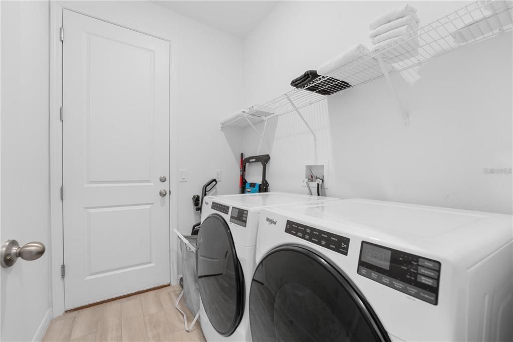 待售: $450,000 (4 贝兹, 2 浴室, 1910 平方英尺)