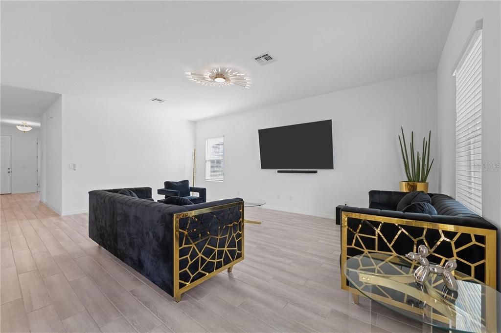 待售: $450,000 (4 贝兹, 2 浴室, 1910 平方英尺)