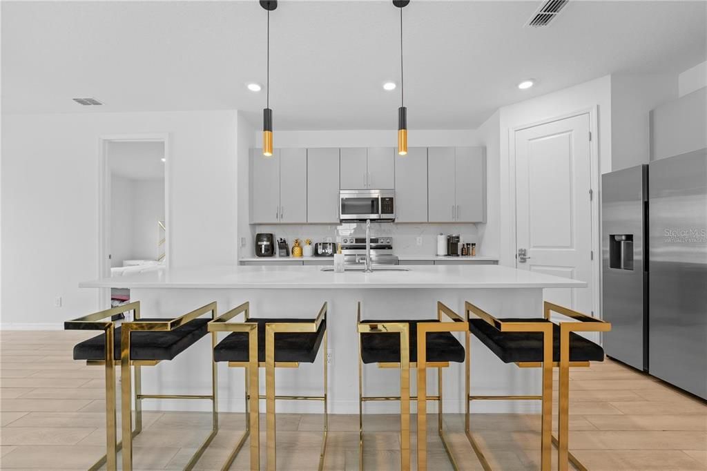 待售: $450,000 (4 贝兹, 2 浴室, 1910 平方英尺)