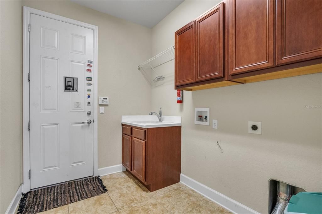 En Venta: $715,000 (3 camas, 3 baños, 2487 Pies cuadrados)