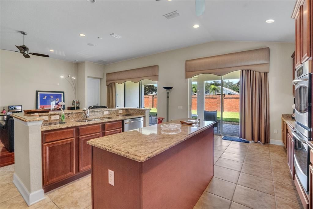 En Venta: $715,000 (3 camas, 3 baños, 2487 Pies cuadrados)