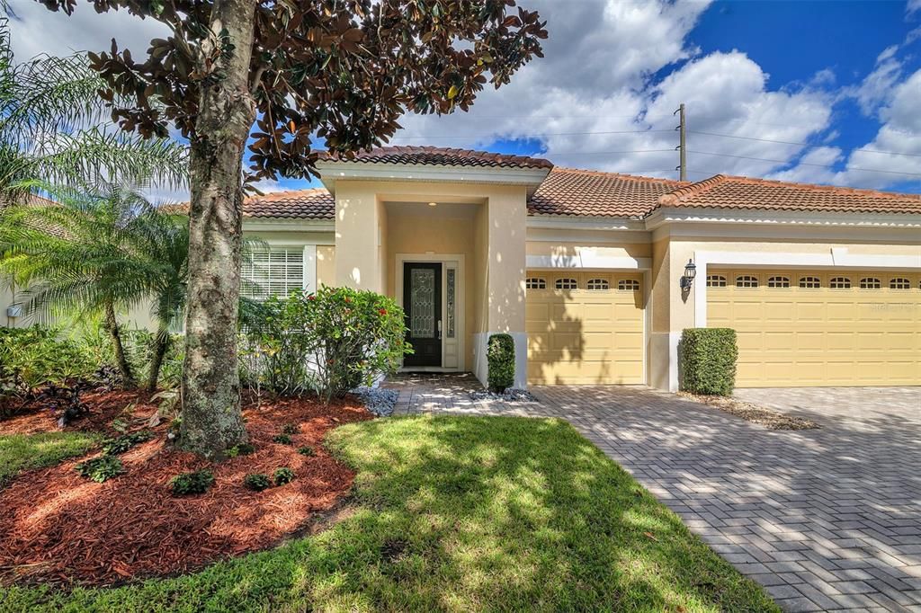 En Venta: $715,000 (3 camas, 3 baños, 2487 Pies cuadrados)