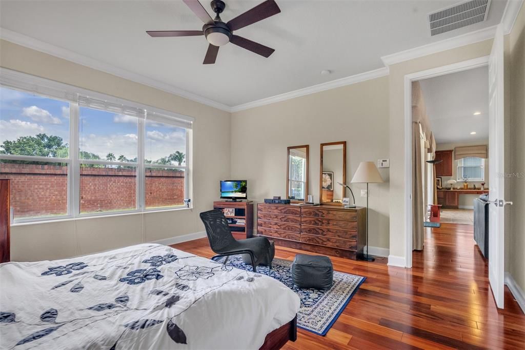 En Venta: $715,000 (3 camas, 3 baños, 2487 Pies cuadrados)