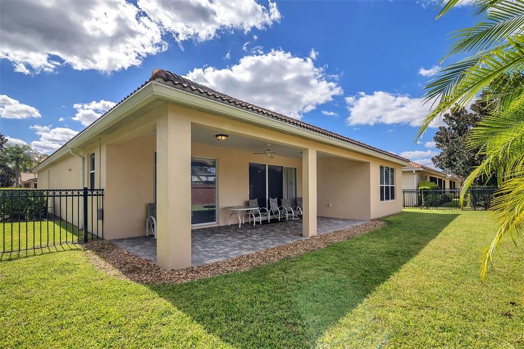 En Venta: $715,000 (3 camas, 3 baños, 2487 Pies cuadrados)