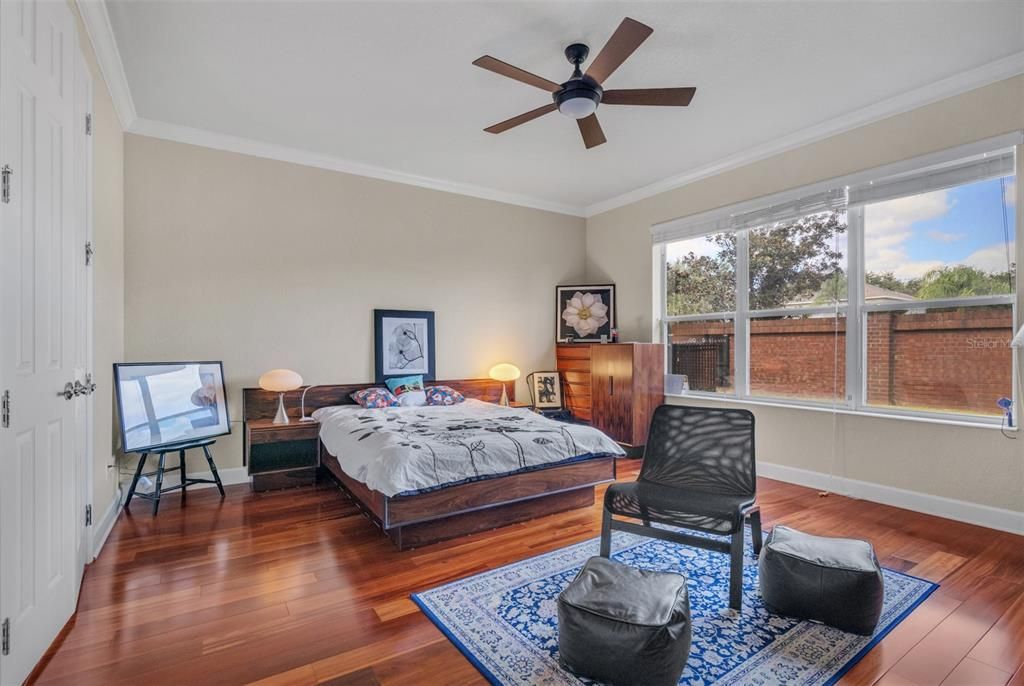 En Venta: $715,000 (3 camas, 3 baños, 2487 Pies cuadrados)