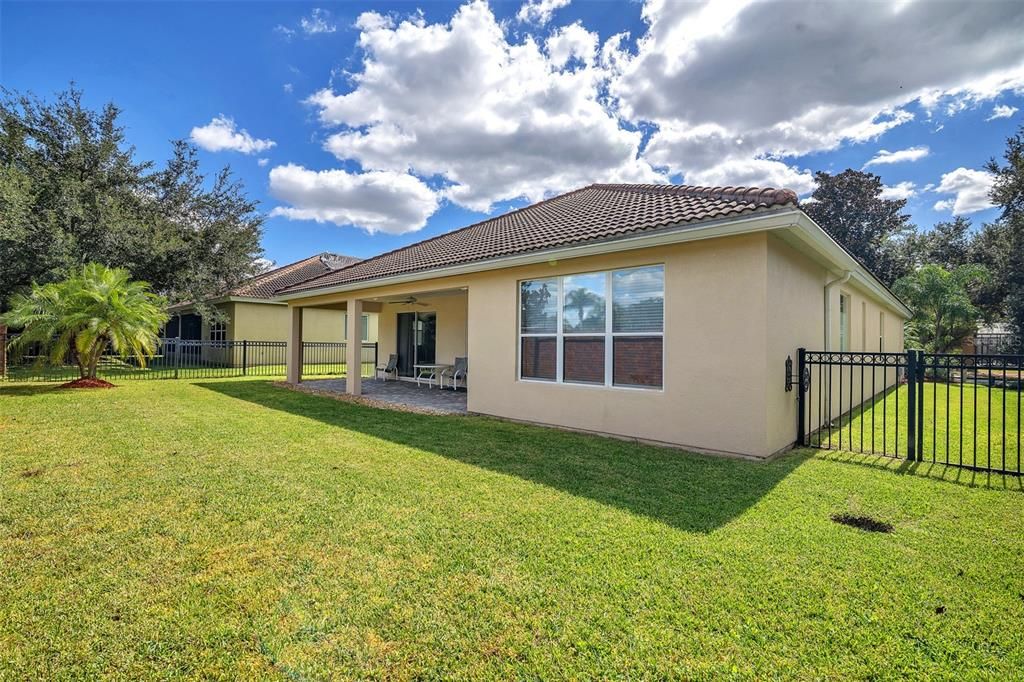 En Venta: $715,000 (3 camas, 3 baños, 2487 Pies cuadrados)