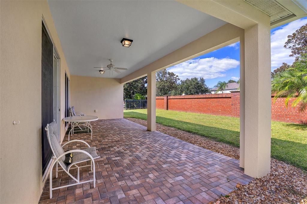 En Venta: $715,000 (3 camas, 3 baños, 2487 Pies cuadrados)