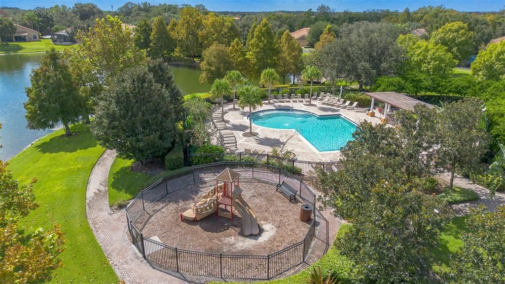 En Venta: $715,000 (3 camas, 3 baños, 2487 Pies cuadrados)