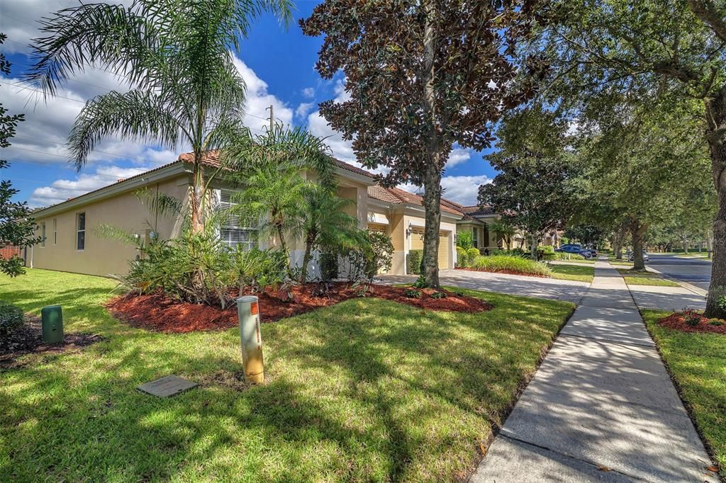 En Venta: $715,000 (3 camas, 3 baños, 2487 Pies cuadrados)