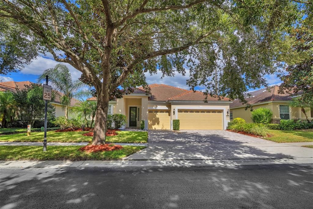 En Venta: $715,000 (3 camas, 3 baños, 2487 Pies cuadrados)