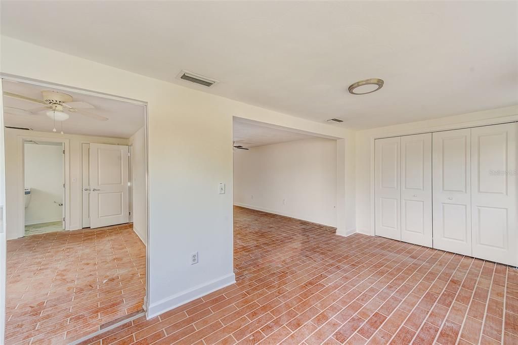 For Sale: $125,000 (2 beds, 2 baths, 1050 Square Feet)