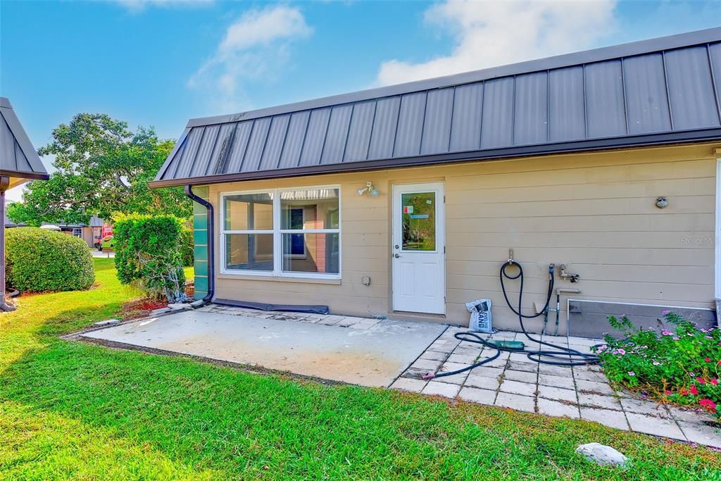 For Sale: $125,000 (2 beds, 2 baths, 1050 Square Feet)