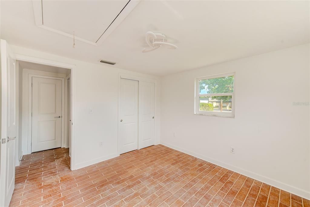 For Sale: $125,000 (2 beds, 2 baths, 1050 Square Feet)