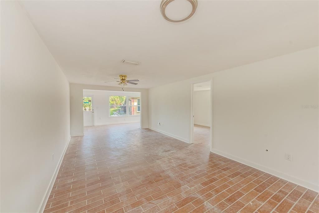 For Sale: $125,000 (2 beds, 2 baths, 1050 Square Feet)