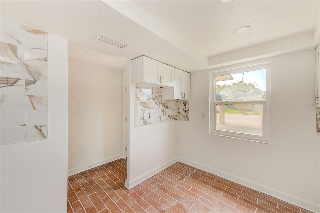 For Sale: $125,000 (2 beds, 2 baths, 1050 Square Feet)