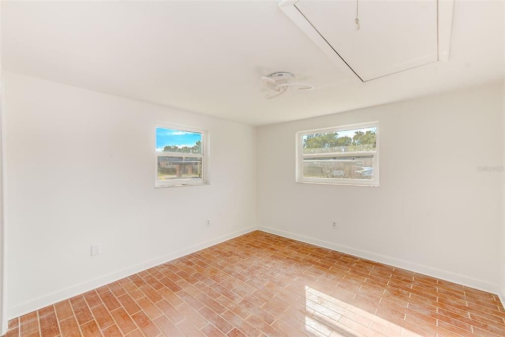 For Sale: $125,000 (2 beds, 2 baths, 1050 Square Feet)