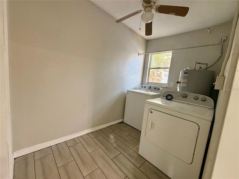 For Rent: $1,900 (2 beds, 1 baths, 742 Square Feet)