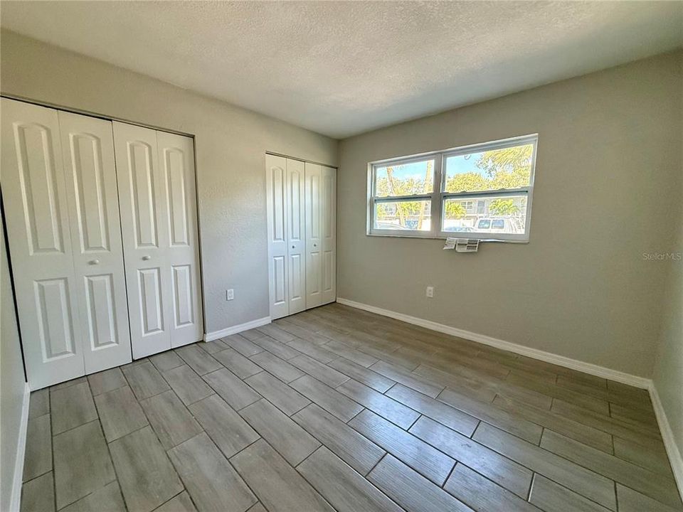 For Rent: $1,900 (2 beds, 1 baths, 742 Square Feet)