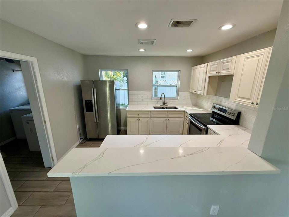 For Rent: $1,900 (2 beds, 1 baths, 742 Square Feet)