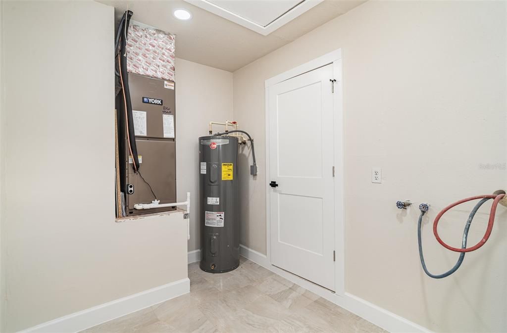 Active With Contract: $390,000 (3 beds, 2 baths, 1408 Square Feet)