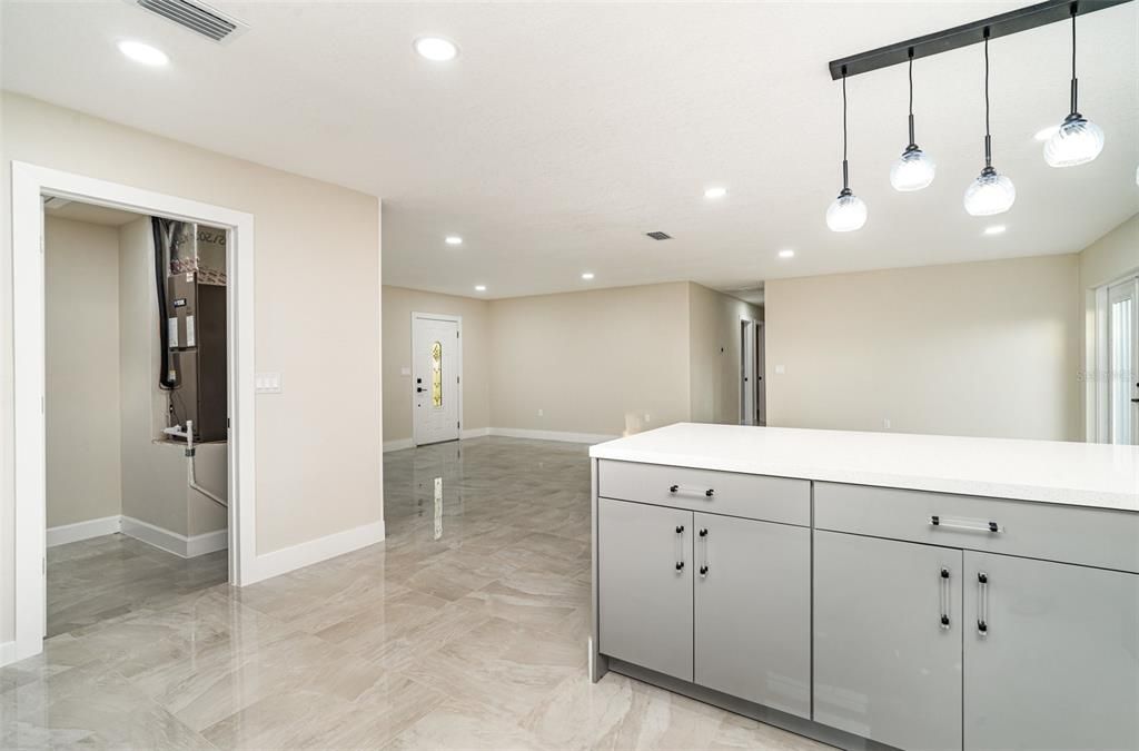 Active With Contract: $390,000 (3 beds, 2 baths, 1408 Square Feet)