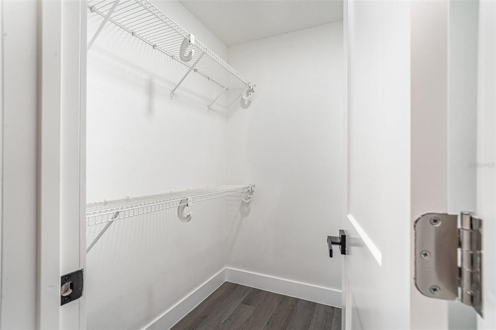 Active With Contract: $390,000 (3 beds, 2 baths, 1408 Square Feet)