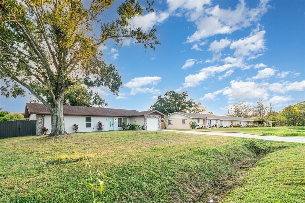 Active With Contract: $390,000 (3 beds, 2 baths, 1408 Square Feet)