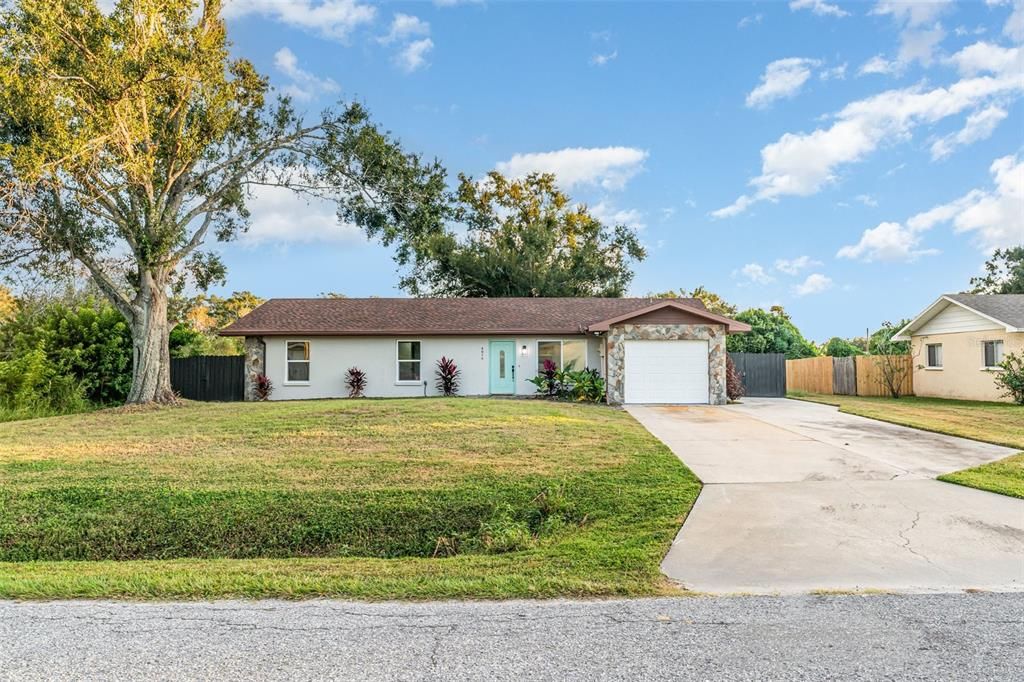 Active With Contract: $390,000 (3 beds, 2 baths, 1408 Square Feet)