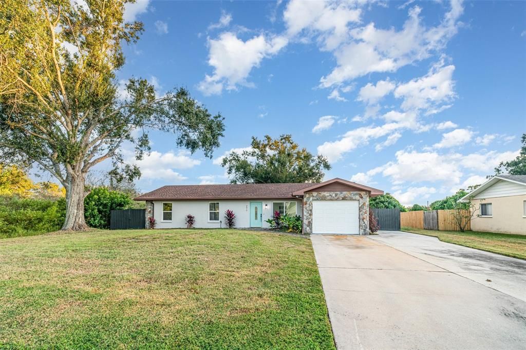 Active With Contract: $390,000 (3 beds, 2 baths, 1408 Square Feet)