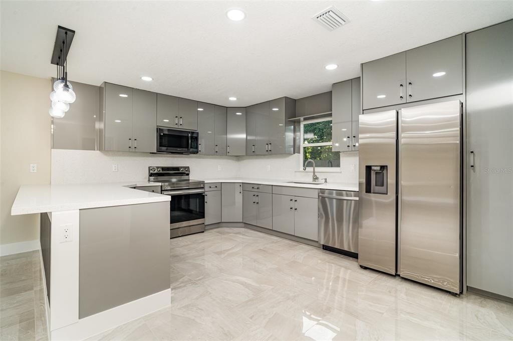 Active With Contract: $390,000 (3 beds, 2 baths, 1408 Square Feet)