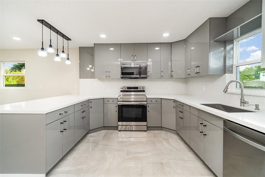 Active With Contract: $390,000 (3 beds, 2 baths, 1408 Square Feet)