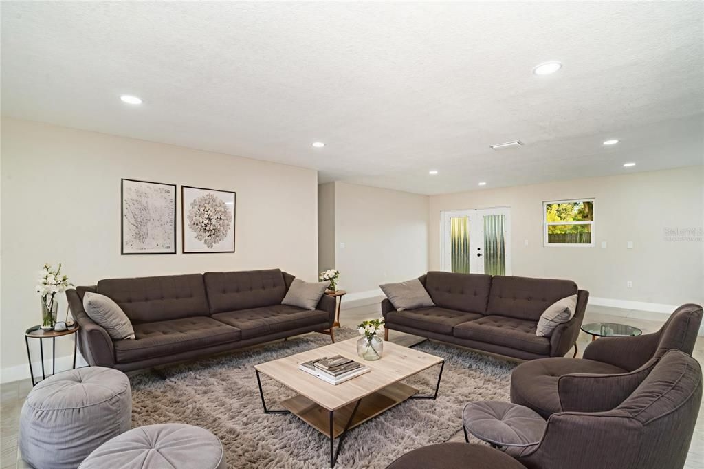 Active With Contract: $390,000 (3 beds, 2 baths, 1408 Square Feet)