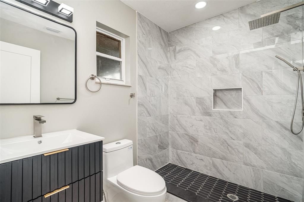 Active With Contract: $390,000 (3 beds, 2 baths, 1408 Square Feet)