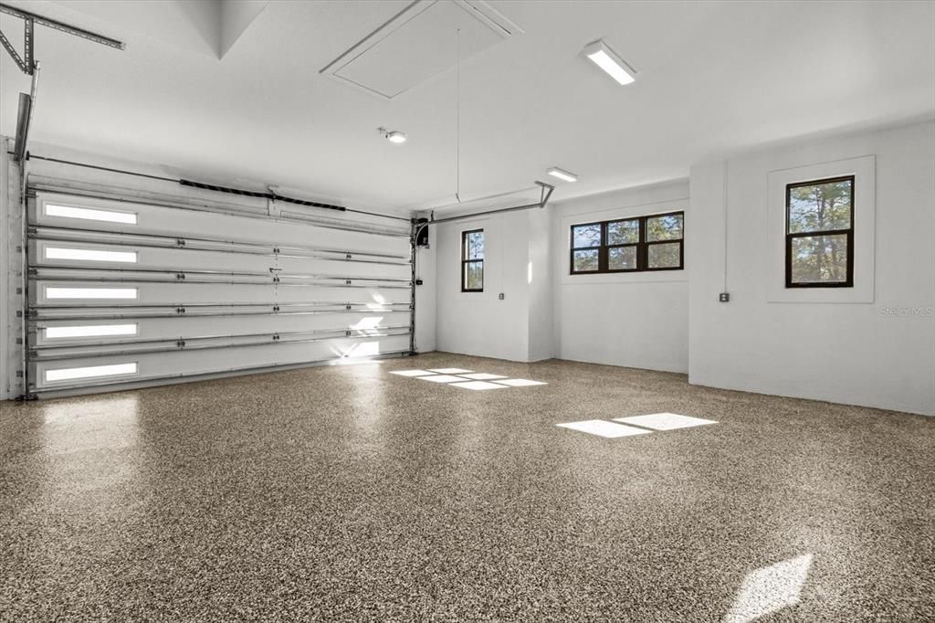 合同活跃: $725,000 (4 贝兹, 2 浴室, 2393 平方英尺)