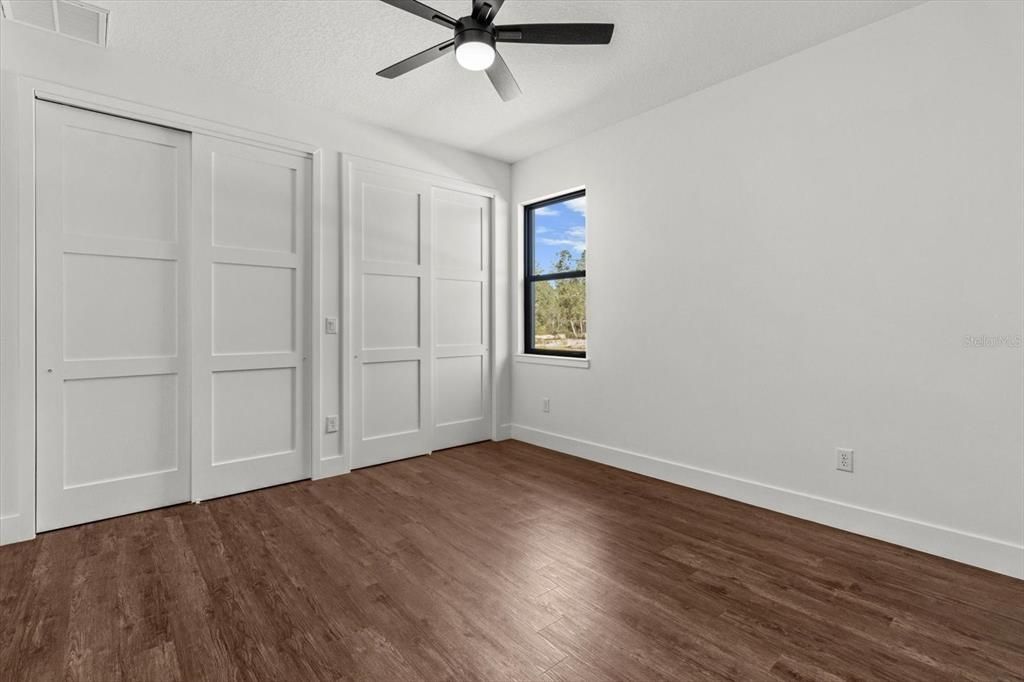 合同活跃: $725,000 (4 贝兹, 2 浴室, 2393 平方英尺)