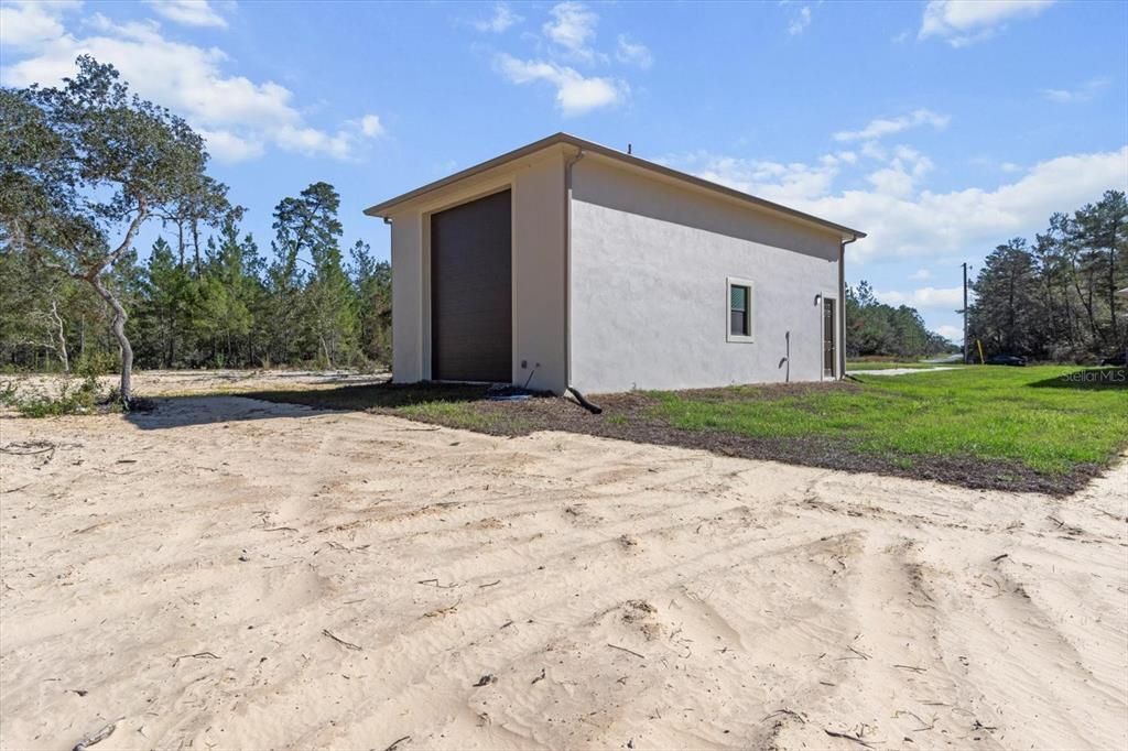 合同活跃: $725,000 (4 贝兹, 2 浴室, 2393 平方英尺)