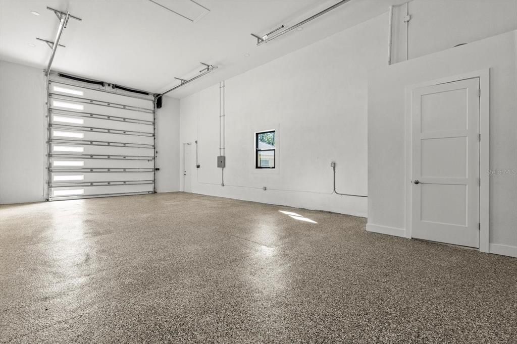 合同活跃: $725,000 (4 贝兹, 2 浴室, 2393 平方英尺)